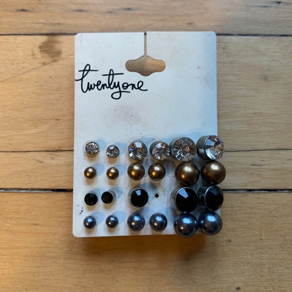 Earring Set - Picture 1 of 1